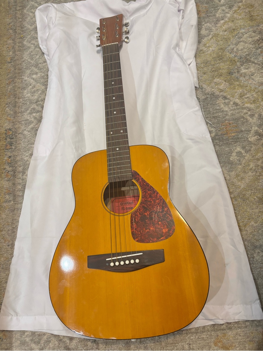 Yamaha Amber Natural Acoustic Guitar with Tortoise Pickguard